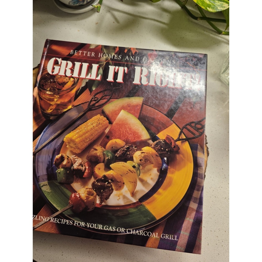 Grill It Right by Better Homes and Gardens Editors...